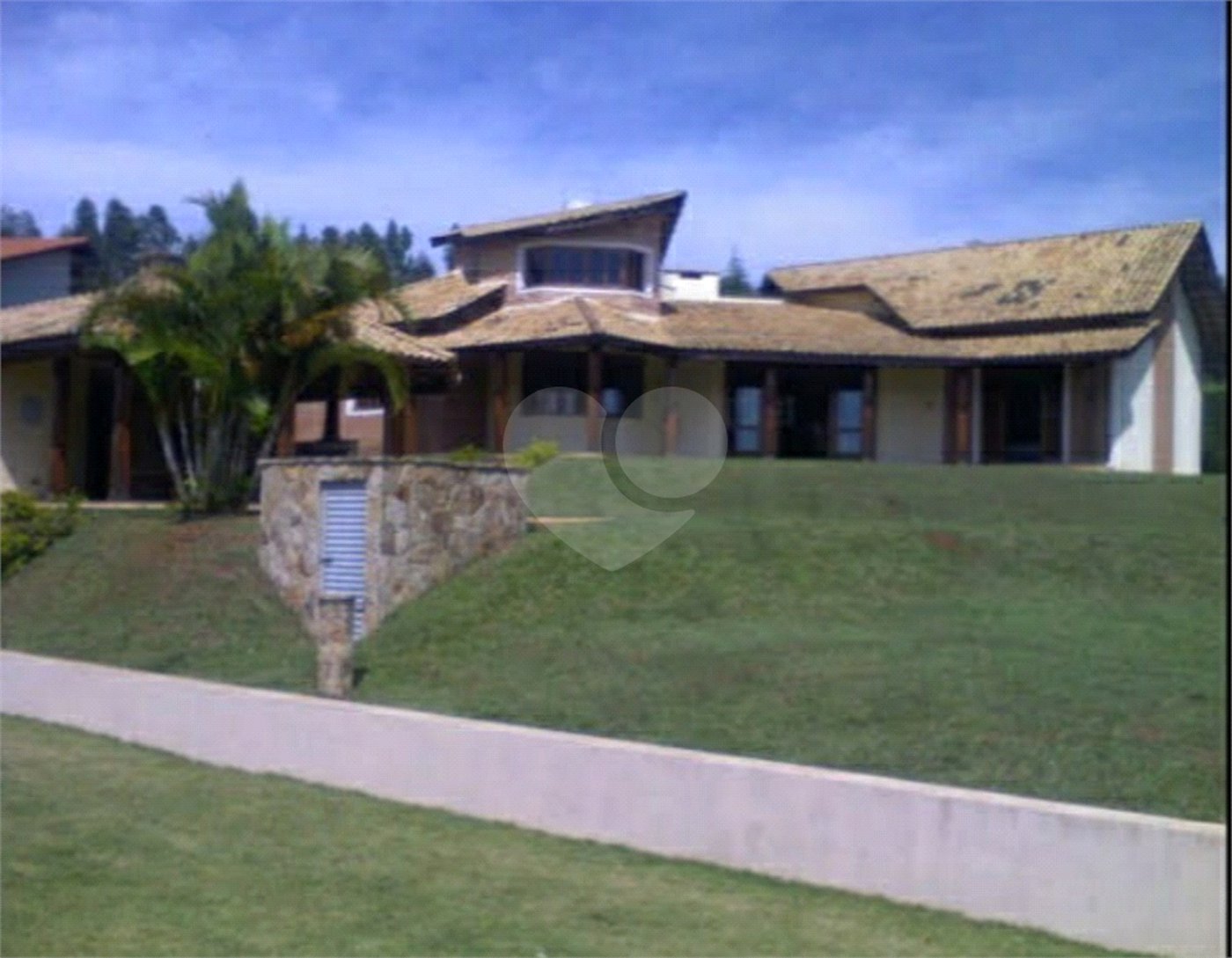 Casa à venda com 2 quartos, sendo 1 suíte, no condomínio Novo Horizonte, Piracaia - SP