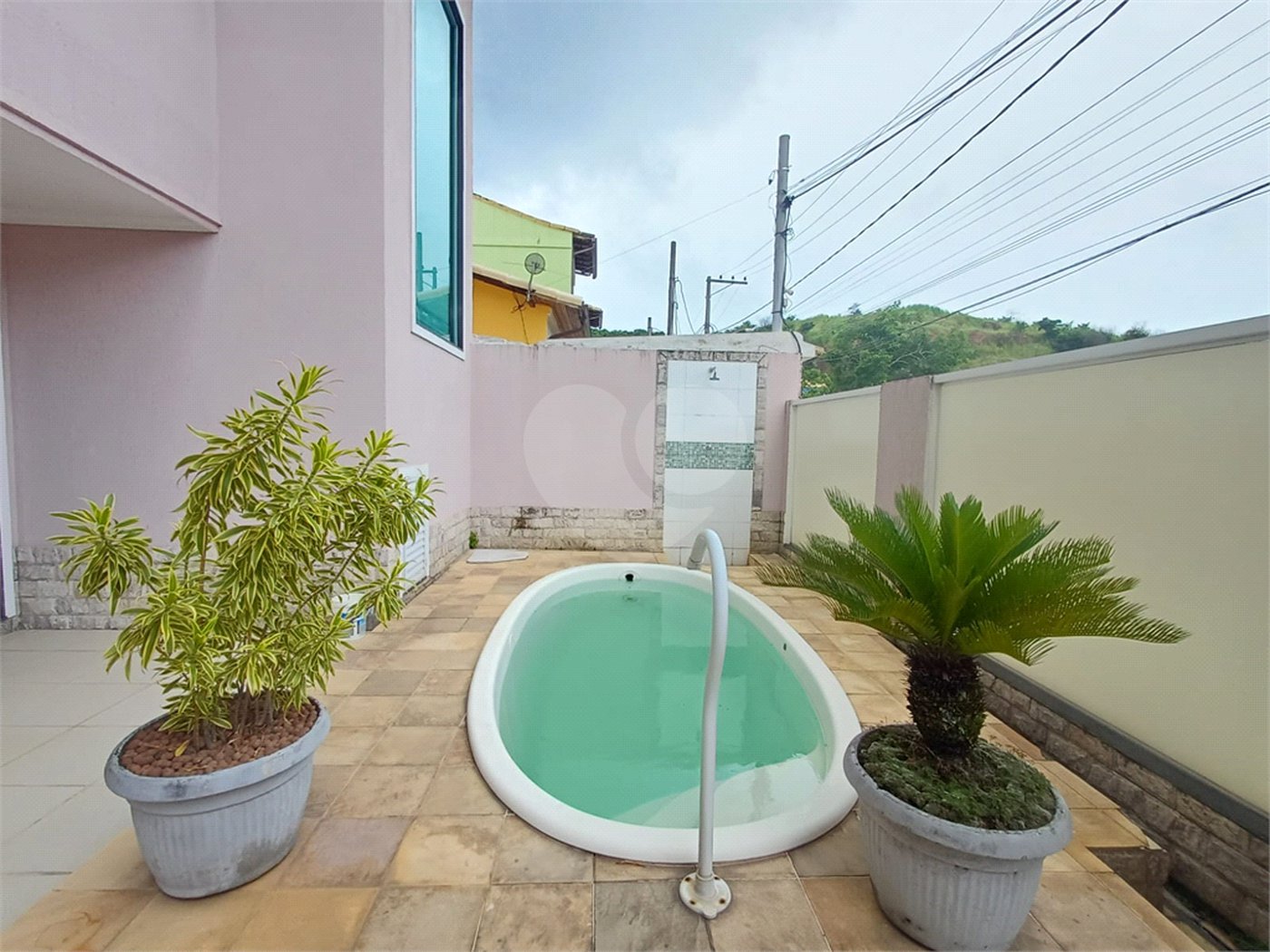 Casa à venda com 3 quartos, sendo 2 suítes, no condomínio Village da Posse, Rio de Janeiro - RJ