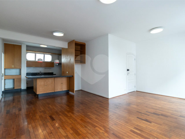 Apartamento à venda com 3 quartos, sendo 1 suíte,  em Vila Sofia, São Paulo, SP