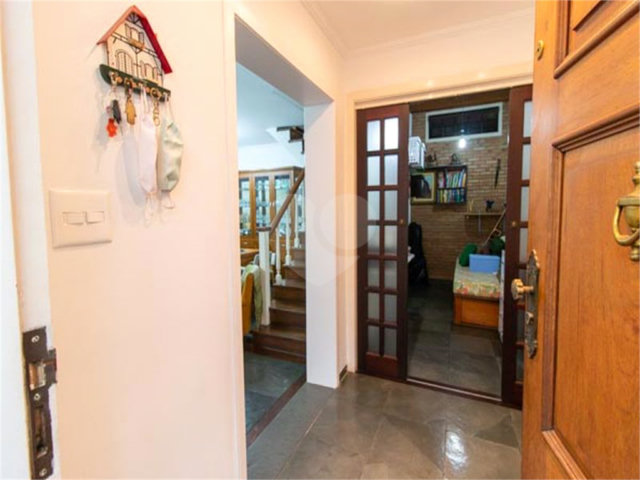 Sobrado à venda com 3 quartos, sendo 1 suíte,  em Alto da Boa Vista, São Paulo, SP