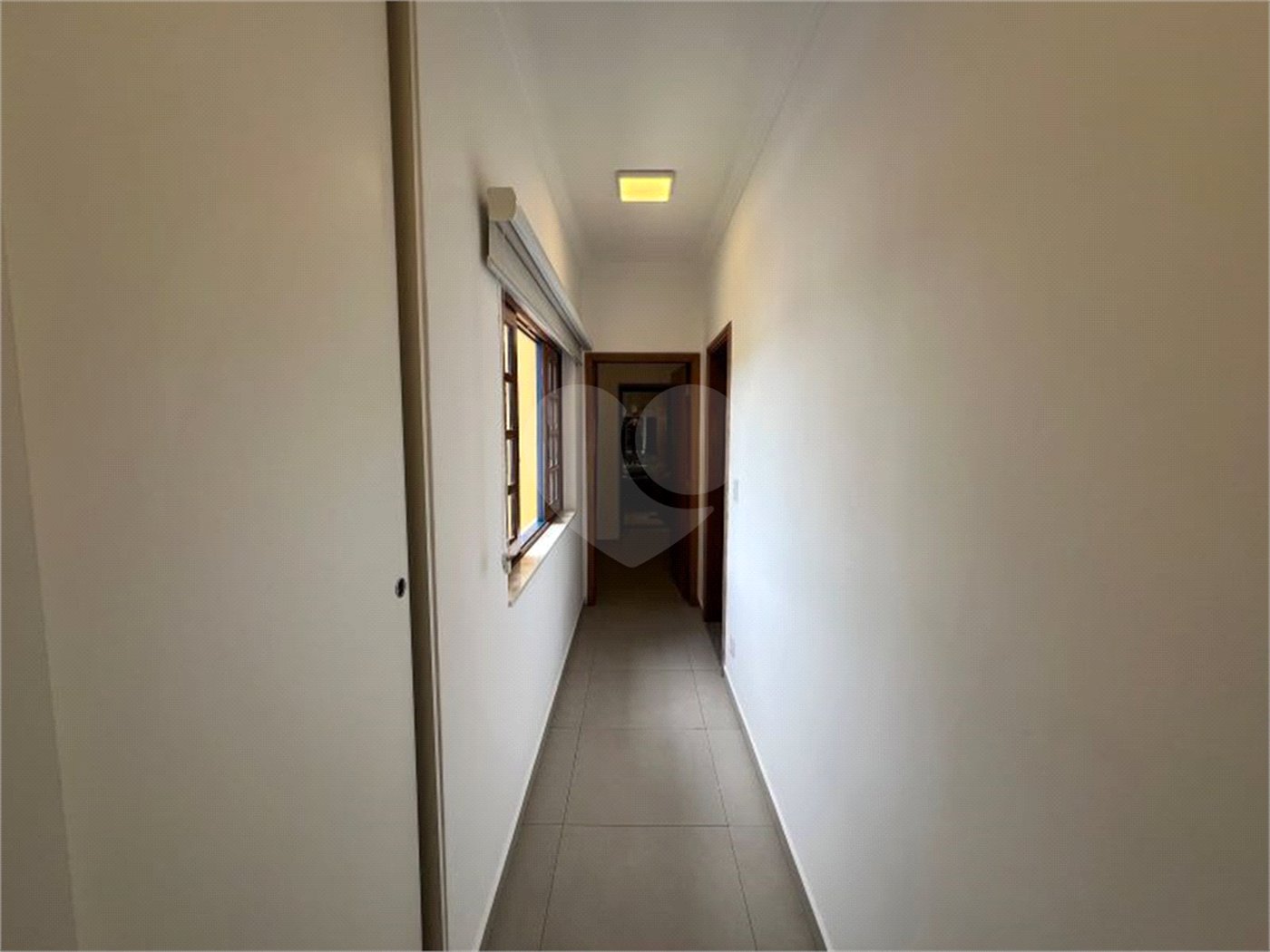 Casa à venda ou para alugar com 4 quartos, sendo 3 suítes, no condomínio Estância Marambaia, Vinhedo - SP