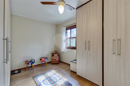 Casa à venda com 3 quartos, sendo 2 suítes, no condomínio Granja do Morumbi, São Paulo - SP