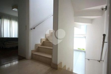 Casa à venda com 4 quartos, sendo 2 suítes, no condomínio Melbourne Residence, São Paulo - SP