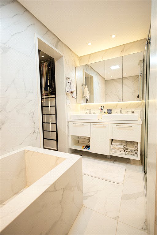 Apartamento à venda com 5 quartos, sendo 4 suítes,  em Parque Reboucas, São Paulo, SP