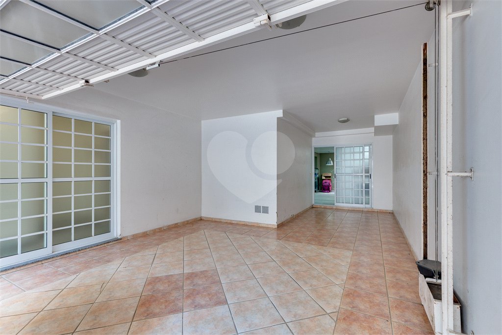 Casa à venda com 4 quartos, sendo 2 suítes, no condomínio Boulevard Saint Michael, São Paulo - SP
