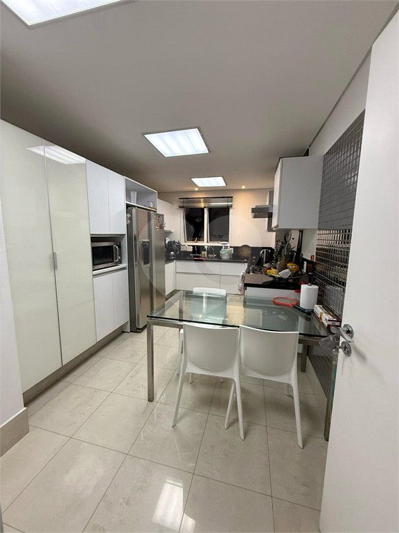 Casa à venda com 4 suítes no condomínio East Village, São Paulo - SP