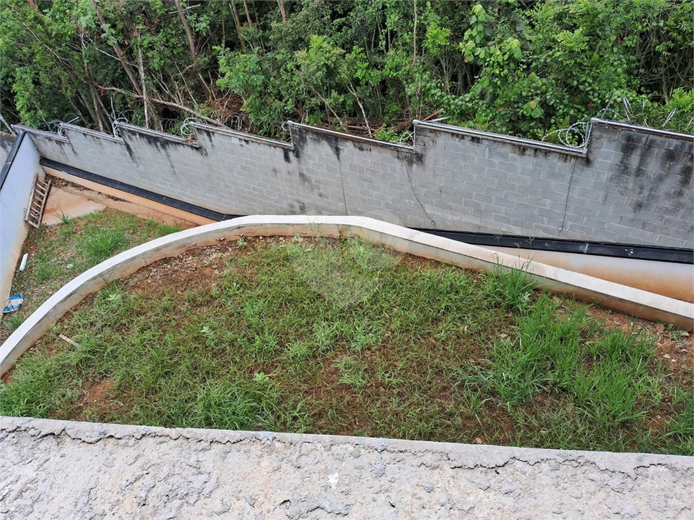 Casa à venda com 3 quartos, sendo 1 suíte, no condomínio Mosaico da Serra, Mogi das Cruzes - SP