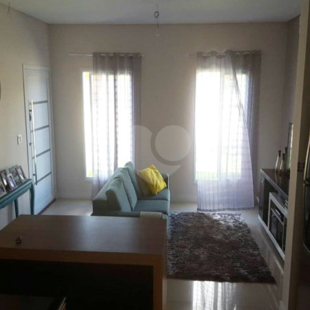 Casa à venda com 4 quartos, sendo 2 suítes, no condomínio Village Ipanema, Araçoiaba da Serra - SP