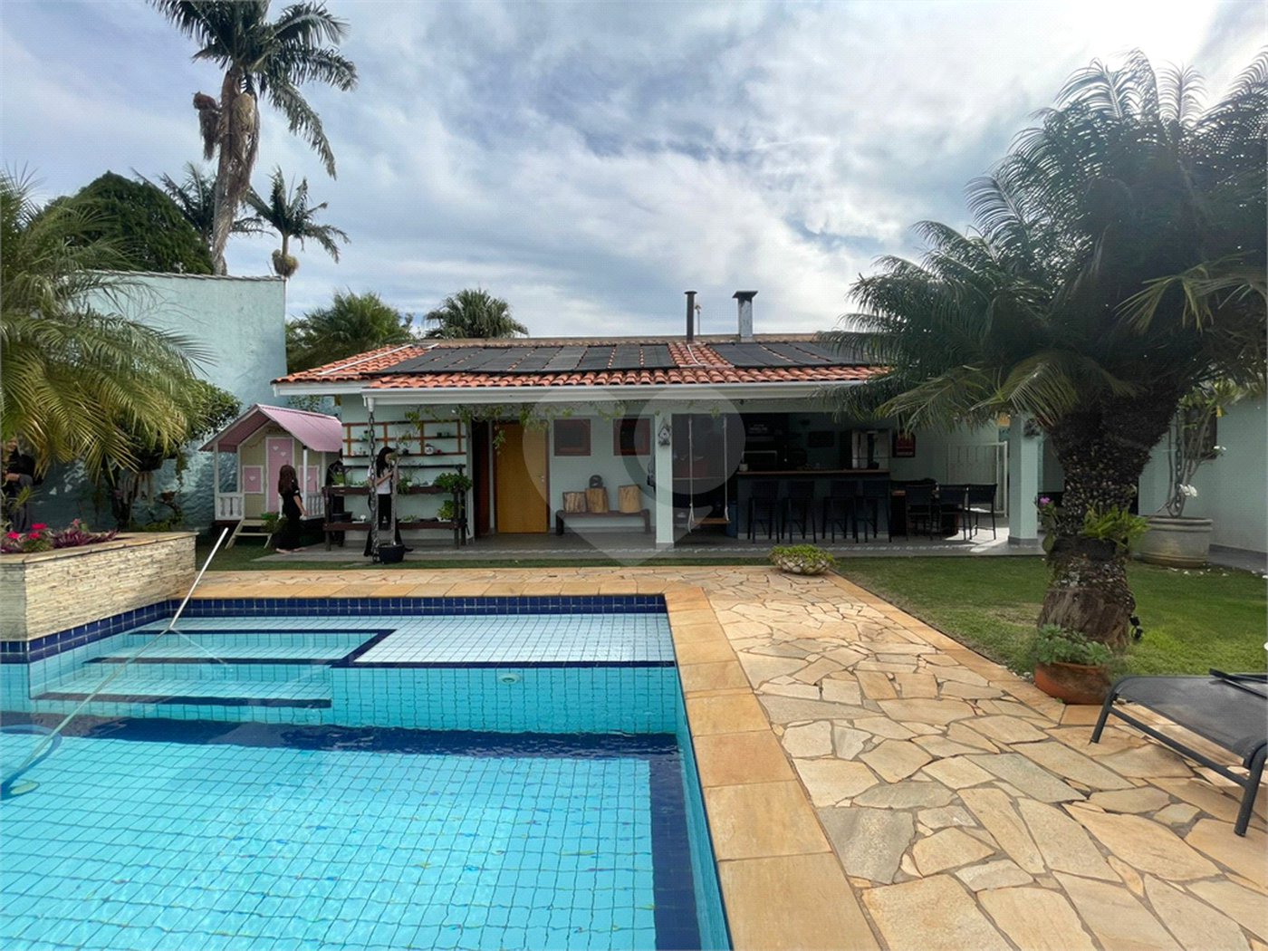 Casa à venda com 3 quartos, sendo 1 suíte, em Vila Esperia Ou Giglio, Atibaia, SP