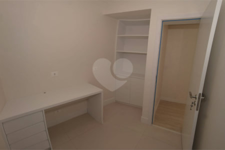 Apartamento à venda com 3 suítes em Vila Romana, São Paulo, SP