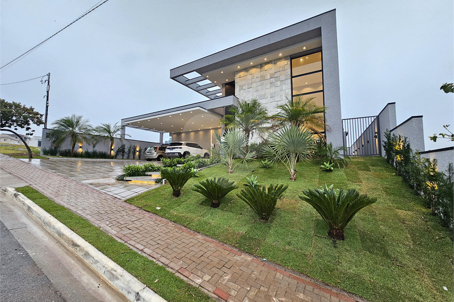 Casa à venda com 4 suítes no condomínio Villas do Jaguari, Santana de Parnaíba - SP