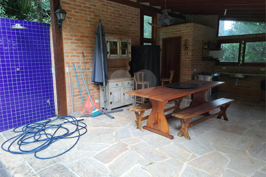 Casa à venda ou para alugar com 3 quartos, sendo 1 suíte,  no condomínio Parque Petrópolis 4 Secção, Mairiporã - SP