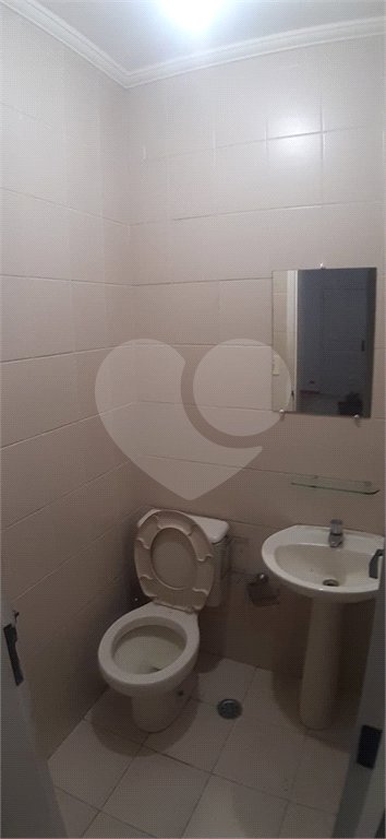 Casa à venda com 3 quartos, sendo 1 suíte, no condomínio Village Palmas, São Paulo - SP