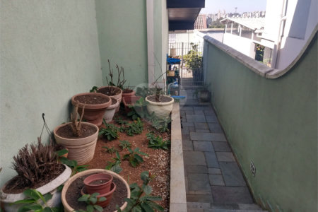 Sobrado à venda com 4 quartos, sendo 1 suíte,  em Parque dos Príncipes, São Paulo, SP