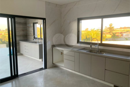 Casa à venda com 3 suítes no condomínio Village Ipanema I, Araçoiaba da Serra - SP