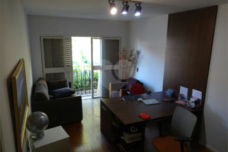 Casa à venda com 5 quartos, sendo 2 suítes,  em Vila Oliveira, Mogi das Cruzes, SP