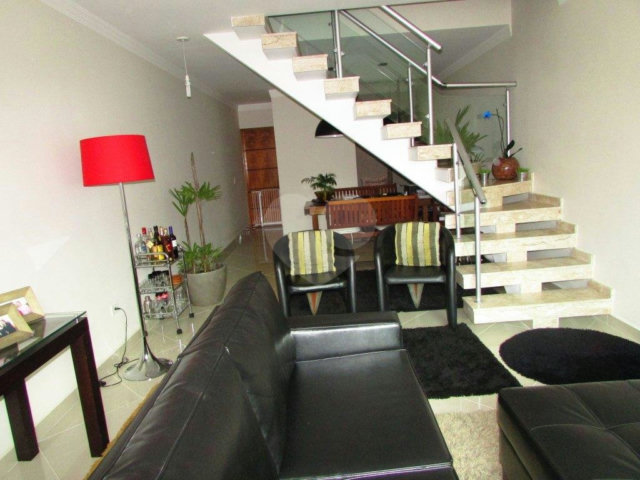 Sobrado à venda com 3 quartos, sendo 1 suíte,  em Vila Constança, São Paulo, SP