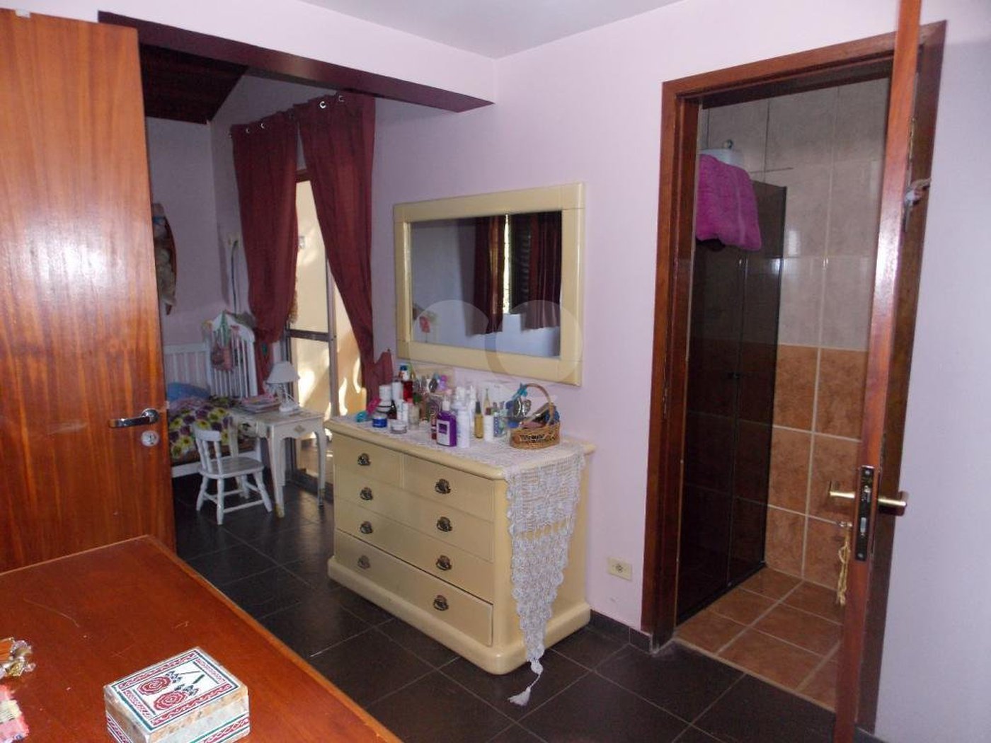 Sobrado à venda com 6 quartos, sendo 4 suítes, em Parque Petrópolis, Mairiporã, SP