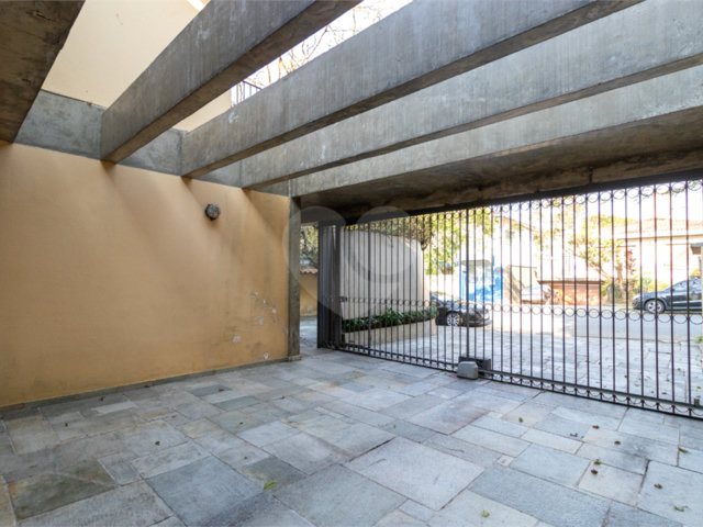 Casa à venda com 4 quartos, sendo 1 suíte,  em Campo Belo, São Paulo, SP