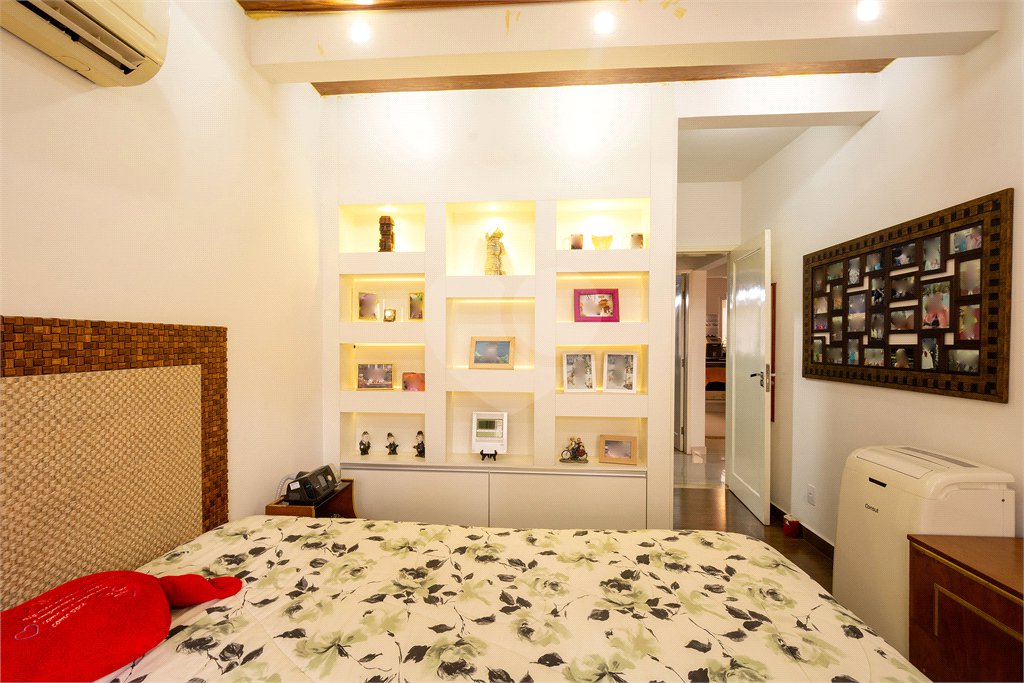 Casa à venda com 4 quartos, sendo 1 suíte, em Santo Amaro, São Paulo, SP