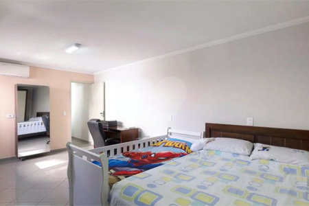 Sobrado à venda com 4 quartos, sendo 2 suítes,  em Vila Pompéia, São Paulo, SP