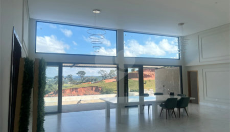Casa à venda com 3 quartos, sendo 2 suítes, no condomínio Residencial Alto da Floresta, Bom Jesus dos Perdões - SP