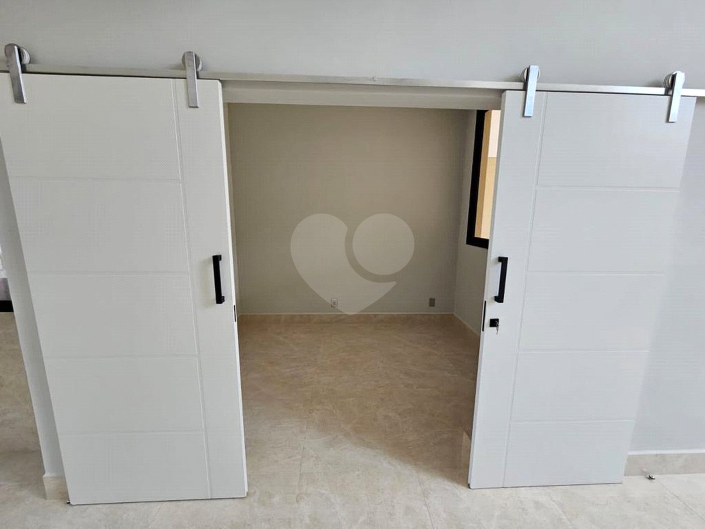 Casa à venda com 3 quartos, sendo 4 suítes, no condomínio Reserva dos Vinhedos, Louveira - SP