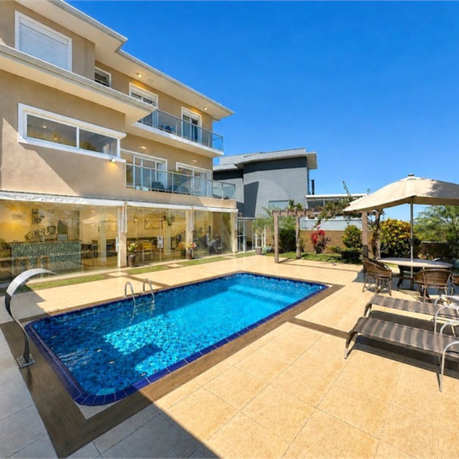 Casa à venda com 3 suítes no condomínio Golf Village, Carapicuíba - SP