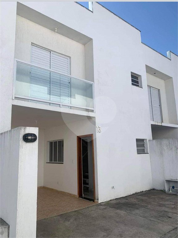 Casa à venda com 2 quartos, sendo 1 suíte, no condomínio Sem Nome, Suzano - SP