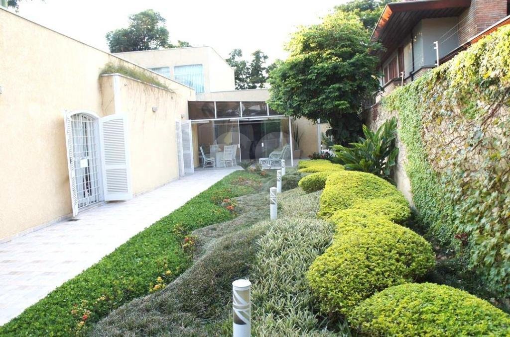 Casa Térrea à venda com 4 suítes em Jardim Cordeiro, São Paulo, SP