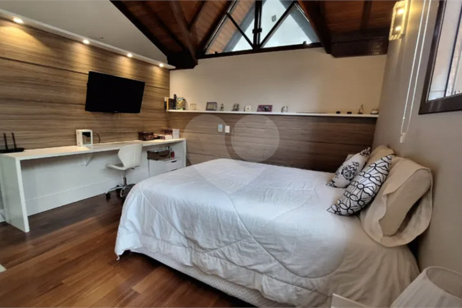 Casa à venda com 5 quartos, sendo 2 suítes,  no condomínio Floradas da Serra, São Paulo - SP