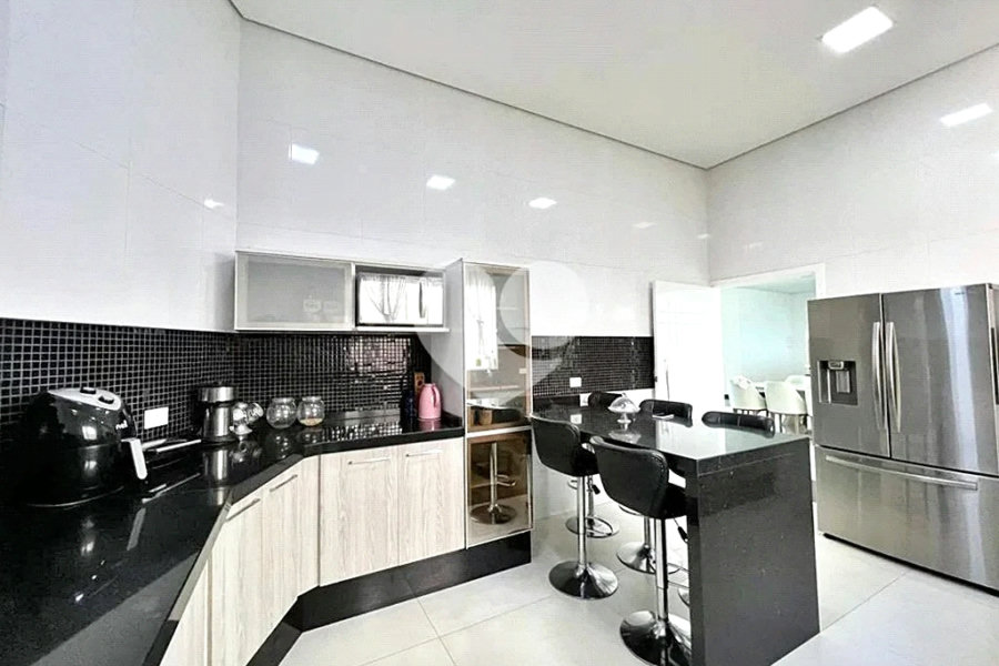 Casa à venda ou para alugar com 4 suítes no condomínio Alpes da Cantareira, Mairiporã - SP