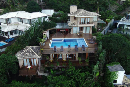 Casa à venda com 5 quartos, sendo 4 suítes,  em Albatroz, Armação dos Búzios, RJ