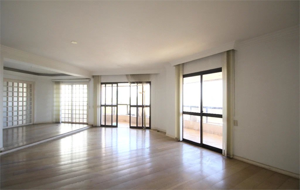 Apartamento à venda com 3 suítes em Vila Suzana, São Paulo, SP
