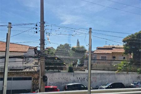 Sobrado à venda com 3 quartos, sendo 1 suíte,  em Parque Boturussu, São Paulo, SP