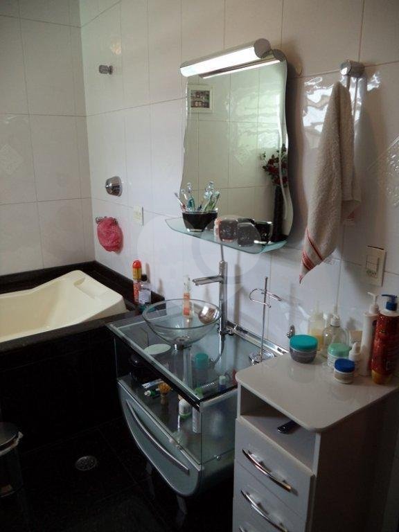Sobrado à venda com 4 quartos, sendo 1 suíte,  em Parque Edu Chaves, São Paulo, SP