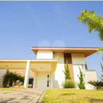 Casa à venda com 4 quartos, sendo 2 suítes, no condomínio Residencial Jardim Primavera, Louveira - SP