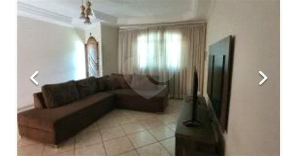 Casa com 205m² , 3 dormitórios , sendo todos suítes , 5 vagas , á venda no bairro Bangú em Santo André.