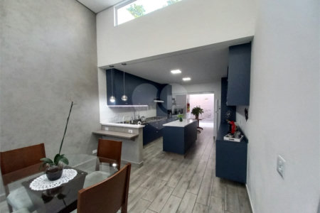 Casa à venda com 2 quartos, sendo 1 suíte, no condomínio Horto Florestal Villagio, Sorocaba - SP
