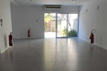 Casa Comercial na Vila Mariana, 400m², próximo metrô, 3 vagas, locação e venda