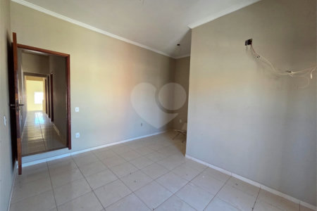 Casa à venda com 3 quartos, sendo 1 suíte, em Vila José Salem, Itapetininga, SP