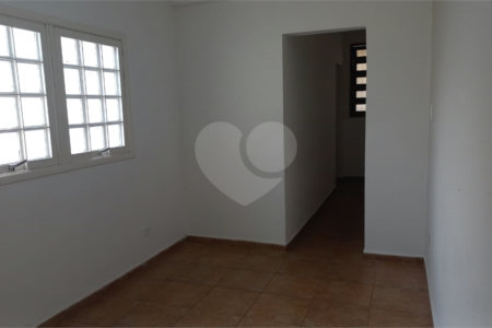 Sobrado à venda com 4 quartos, sendo 1 suíte, em Vila Vitório Mazzei, São Paulo, SP