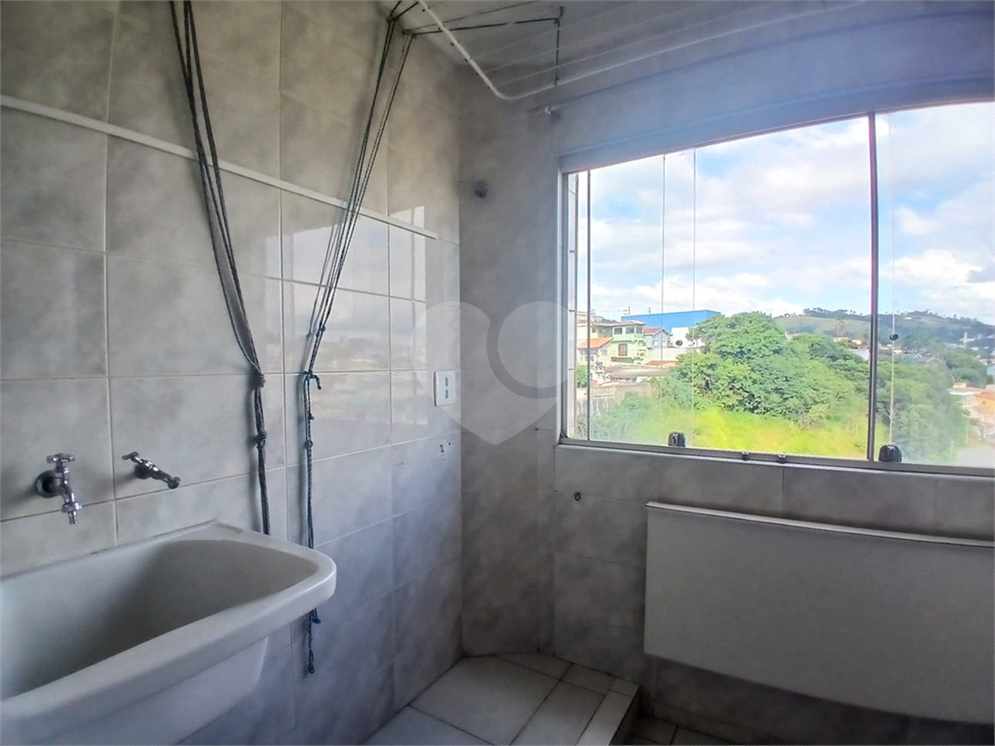 Apartamento à venda ou para alugar com 3 quartos, sendo 1 suíte,  em Jardim Flórida, São Roque, SP