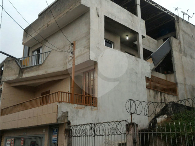 Casa à venda com 4 quartos, sendo 1 suíte,  no condomínio Travessa Américo Bologna,46, São Paulo - SP