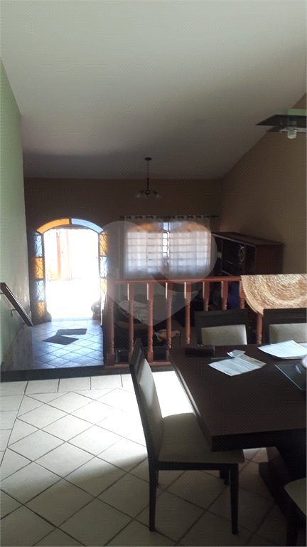 Sobrado à venda com 5 quartos, sendo 3 suítes, em Jardim dos Pinheiros, Atibaia, SP
