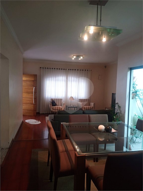Sobrado à venda com 3 quartos, sendo 1 suíte, no Centro, Biritiba-mirim, SP
