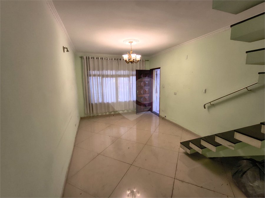 Sobrado à venda com 3 quartos em Vila Paulo Silas, São Paulo, SP