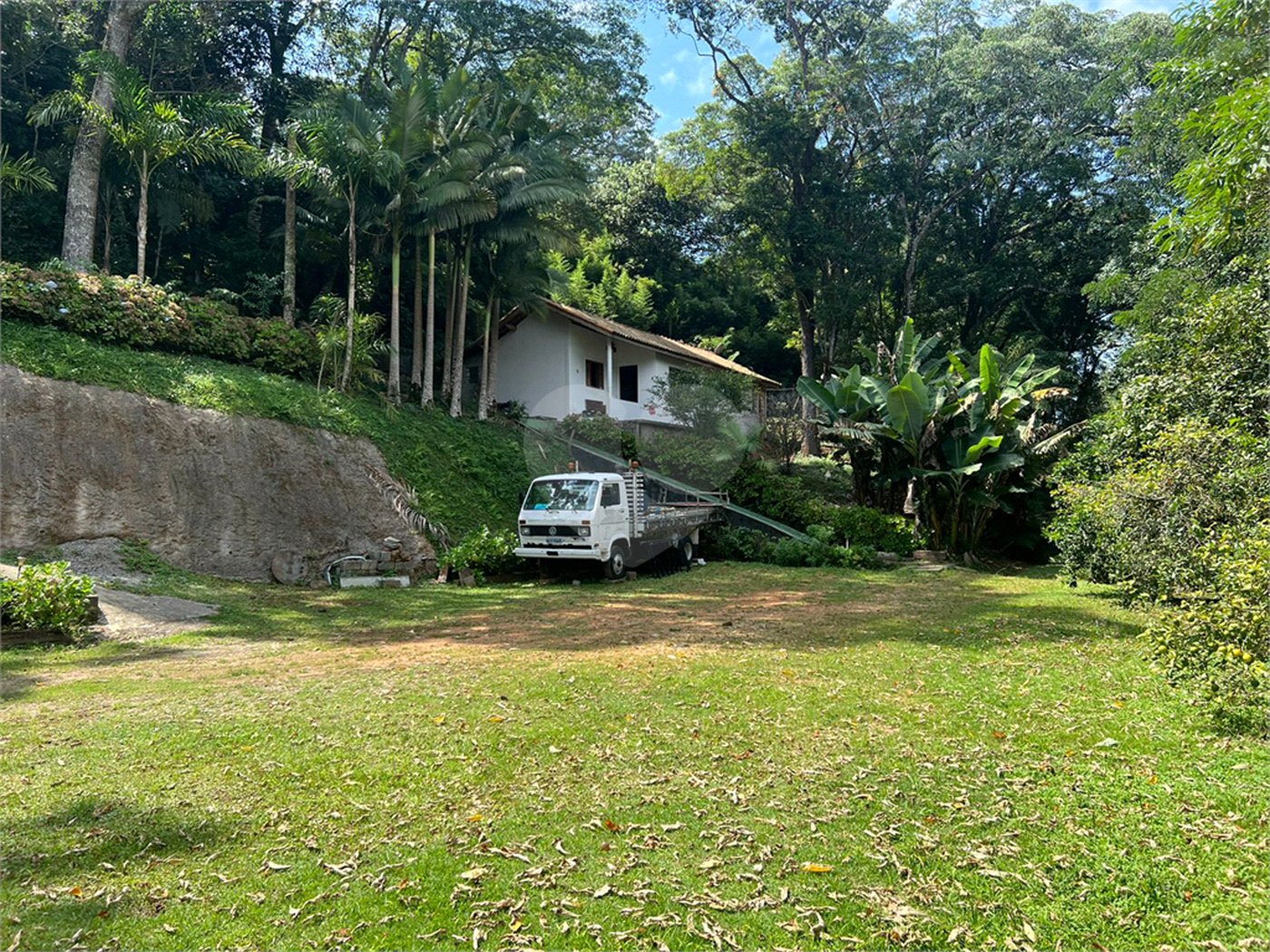 Casa à venda com 6 quartos, sendo 5 suítes, no condomínio Alpes da Cantareira, Mairiporã - SP