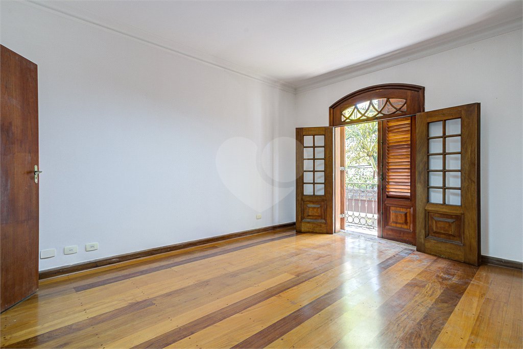 Casa à venda com 5 quartos, sendo 3 suítes, em Alto da Boa Vista, São Paulo, SP