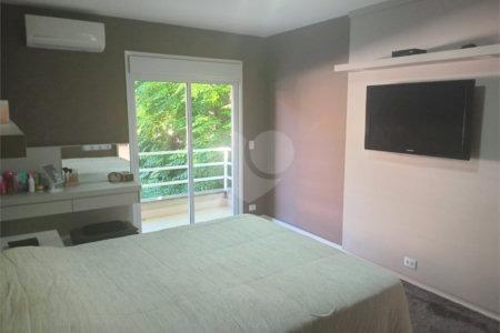 Casa à venda com 4 quartos, sendo 3 suítes, no condomínio Arco Iris, Atibaia - SP